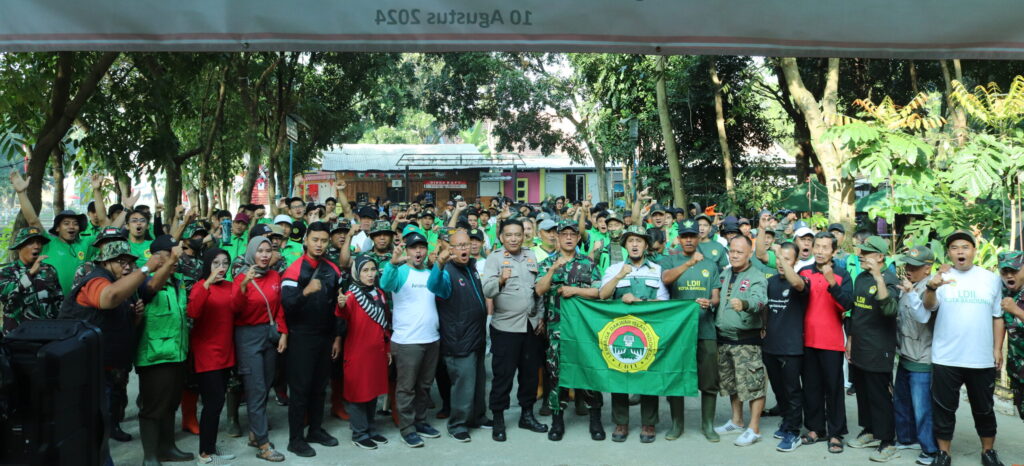 LDII Kota Bandung bersihkan sungai Cijulang